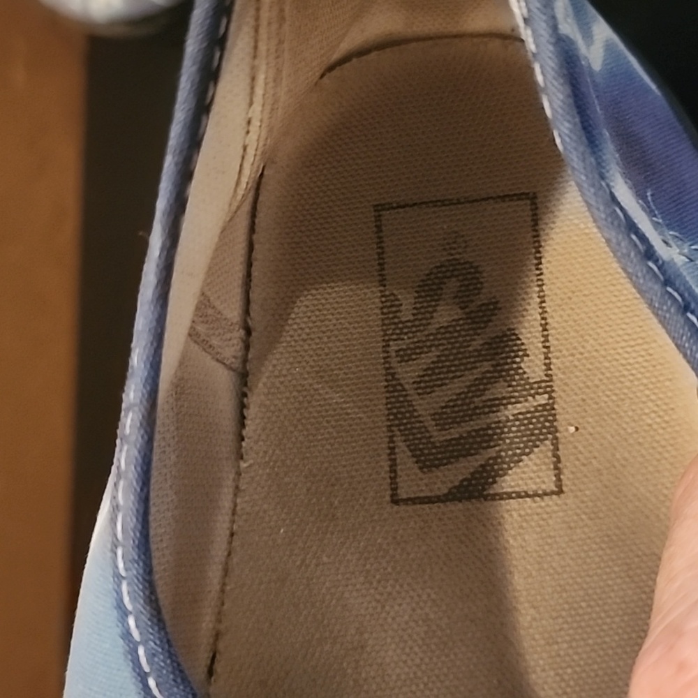 Van's lace up tennis shoes - Picture 4 of 5